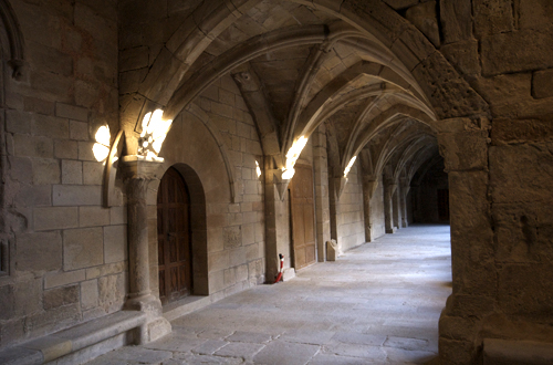 Muro interior de la galería oriental del claustro de Vallbona